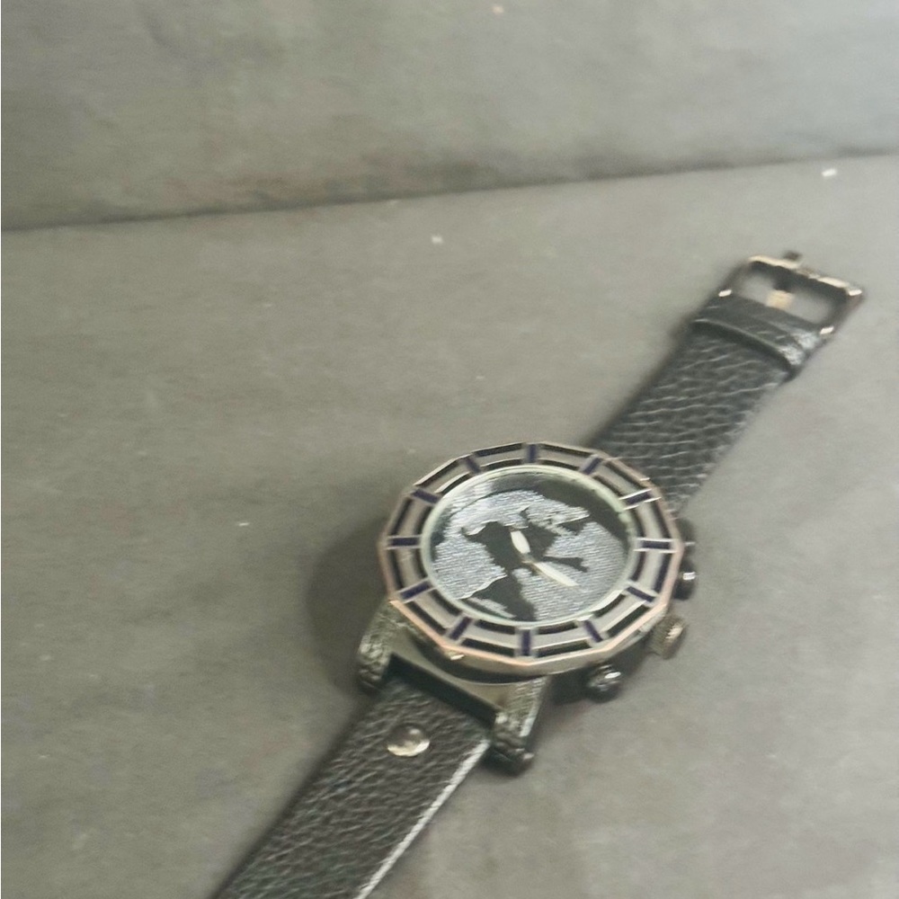 Black Textured Leather Strap Watch with Decorative Bezel - Picture 4 of 12